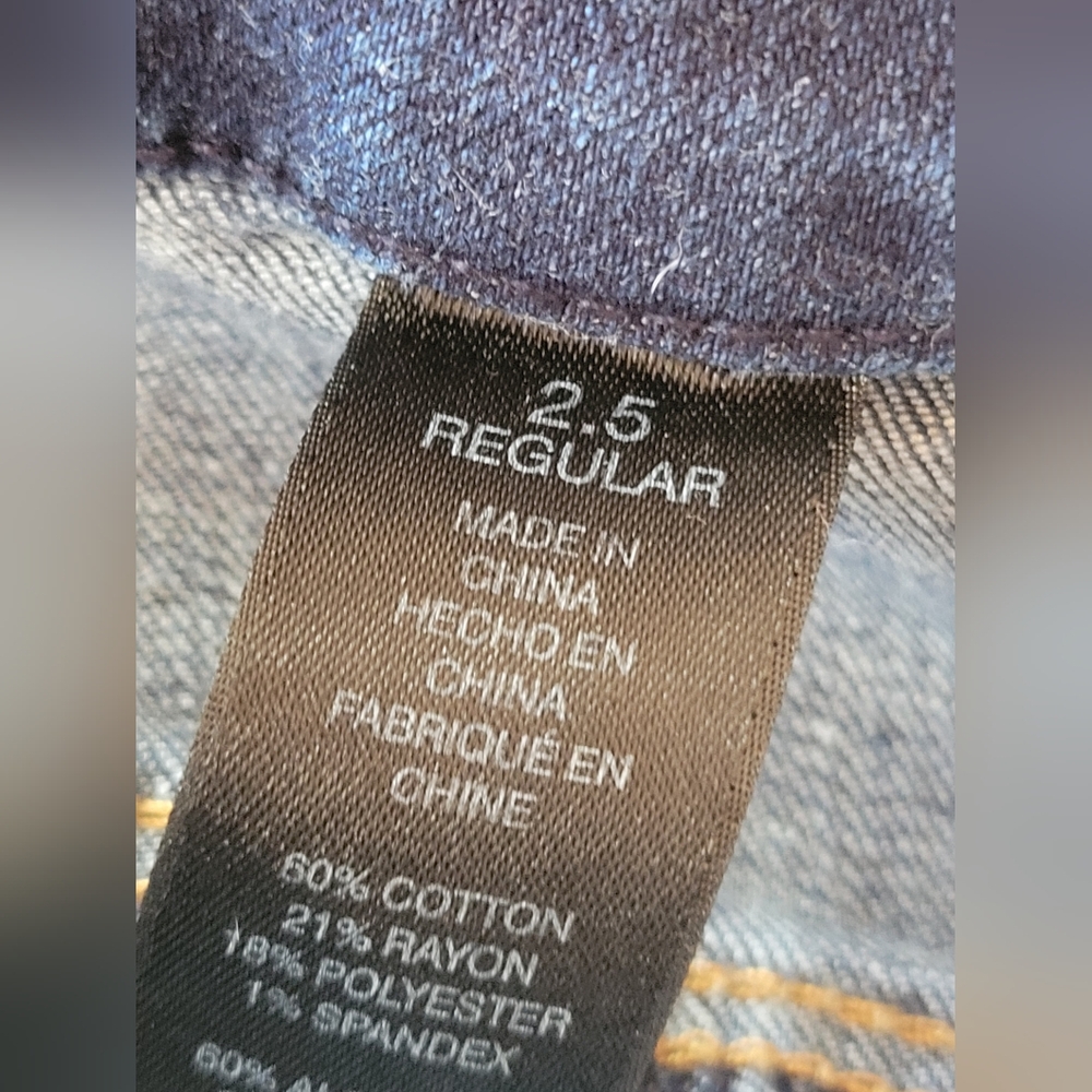 Chicos The So Lifting Slim Leg Jeans. Size 2.5 (US 14) - Picture 9 of 9